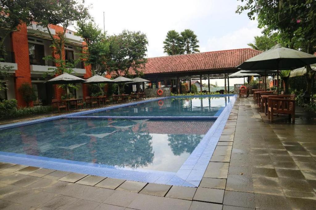 Villa Bukit Pinus Богор Экстерьер фото
